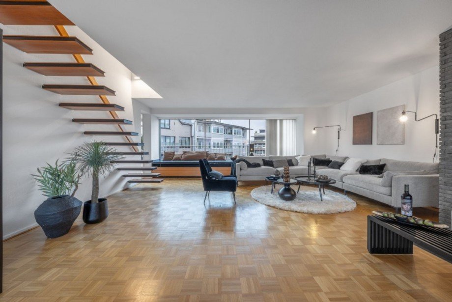 Wohn-/Esszimmer Etagenwohnung Düsseldorf