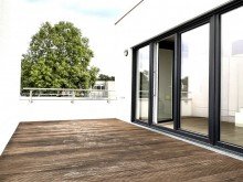 Terrasse im Obergeschoss VERMIETET: Neuwertiges, freistehendes Energieeffezienzhaus in Neuss - perfekt für die Familie
