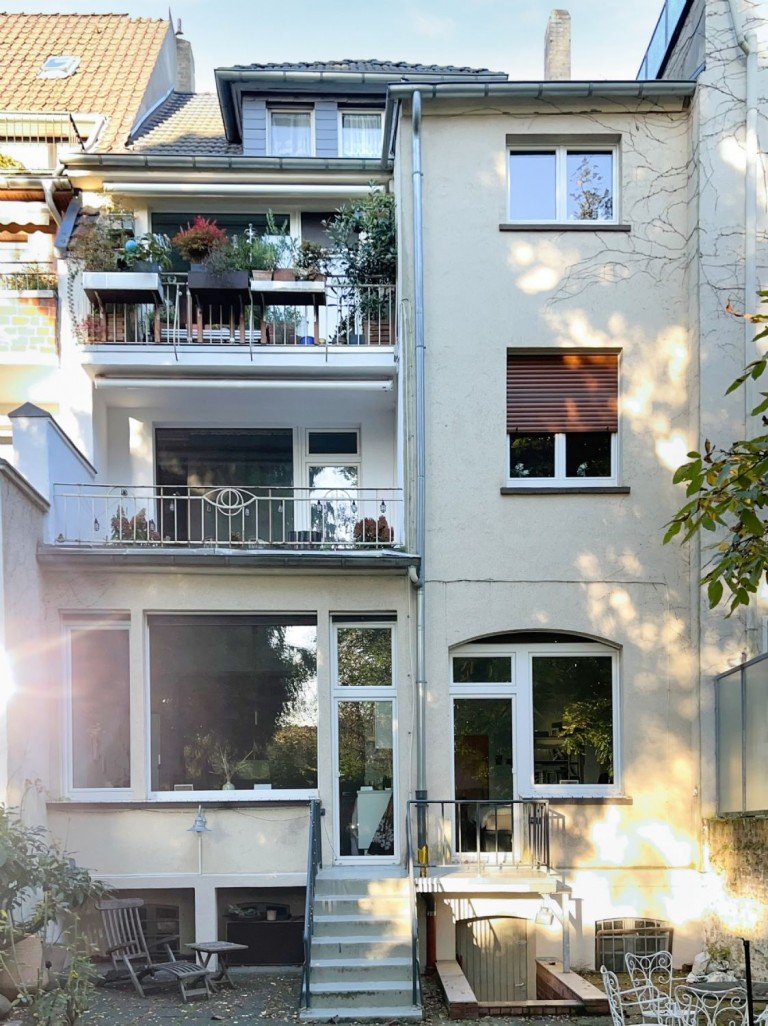 Rückseite Gebäude Krefeld - Cracau (Bismarckviertel) Mehrfamilienhaus Sehr solide Kapitalanlage im Bismarckviertel von Krefeld