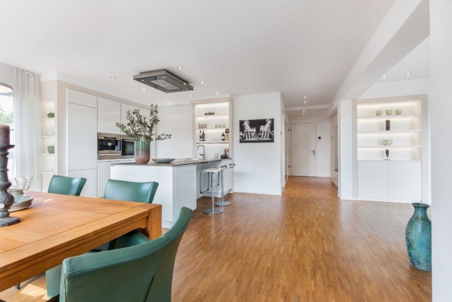 Wohn-/Essbereich mit offener K�che Etagenwohnung D�sseldorf