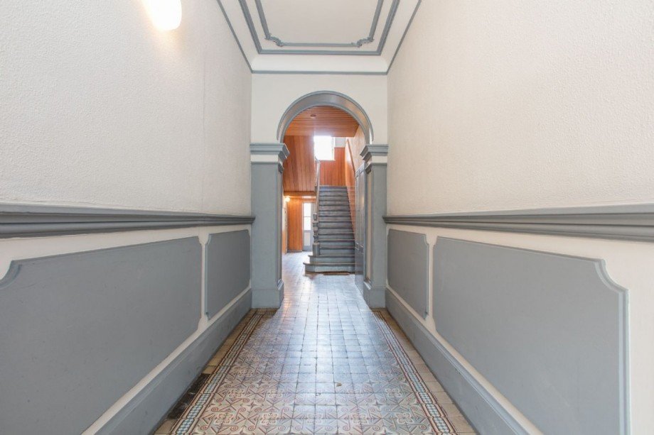 stilvoller Hauseingang Dachgeschosswohnung D�sseldorf