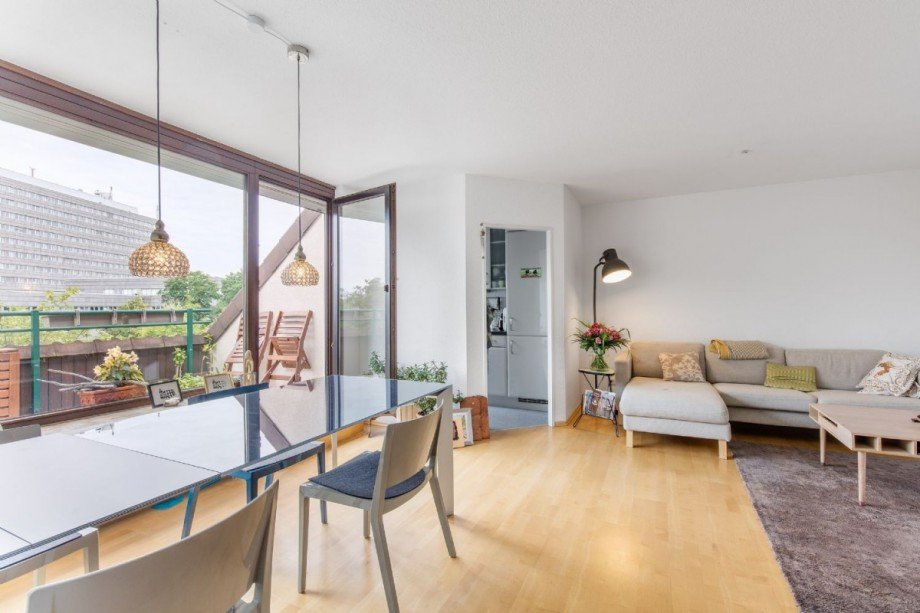 Wohn-/Esszimmer Maisonettewohnung D�sseldorf
