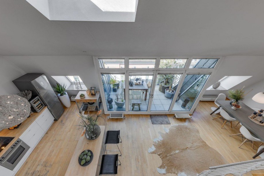 3.Blick von der Empore auf Wohn-/Ess- und Küchenbereich Maisonettewohnung Düsseldorf