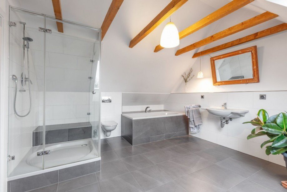 Bad im Spitzboden Maisonettewohnung D�sseldorf