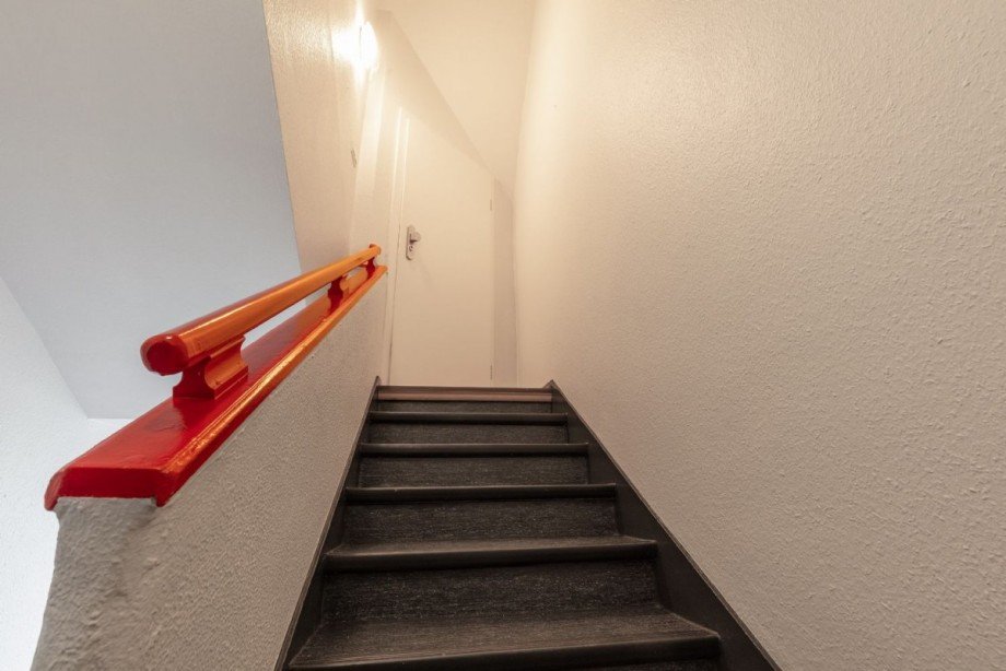 Treppenhaus Wohnungseingangst�r Maisonettewohnung D�sseldorf