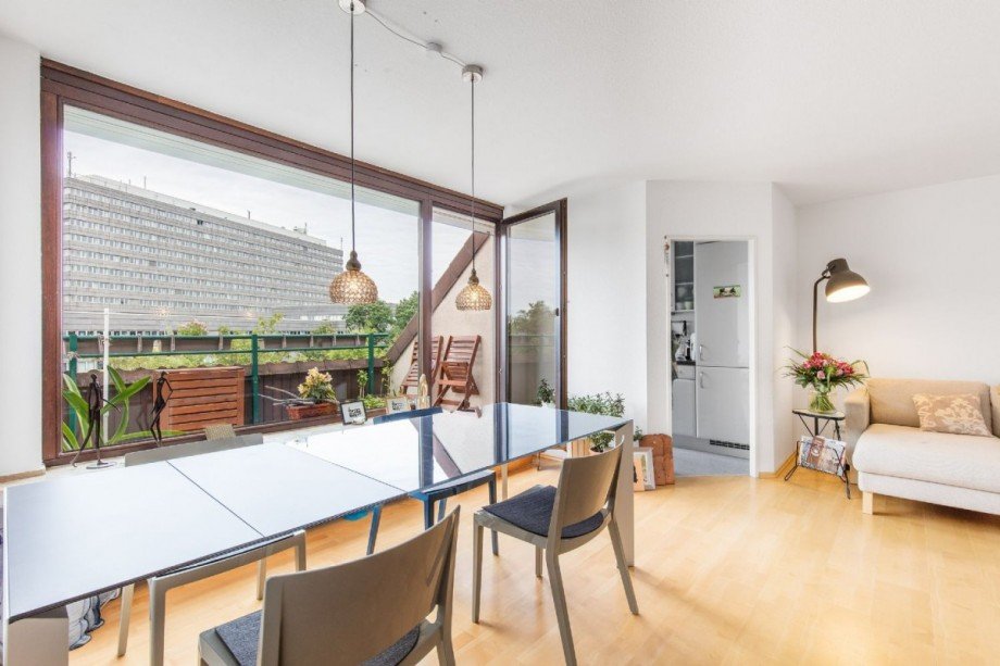 Wohn-/Esszimmer Maisonettewohnung D�sseldorf