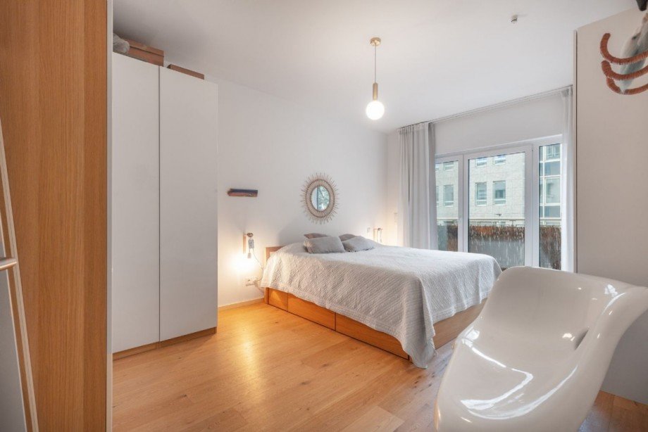 Schlafzimmer mit Ausgang zum Balkon Etagenwohnung Düsseldorf