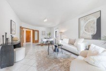 Wohn-/Esszimmer 2-Zimmer Wohnung direkt am Grafenberger Wald auf Parkgrundstück