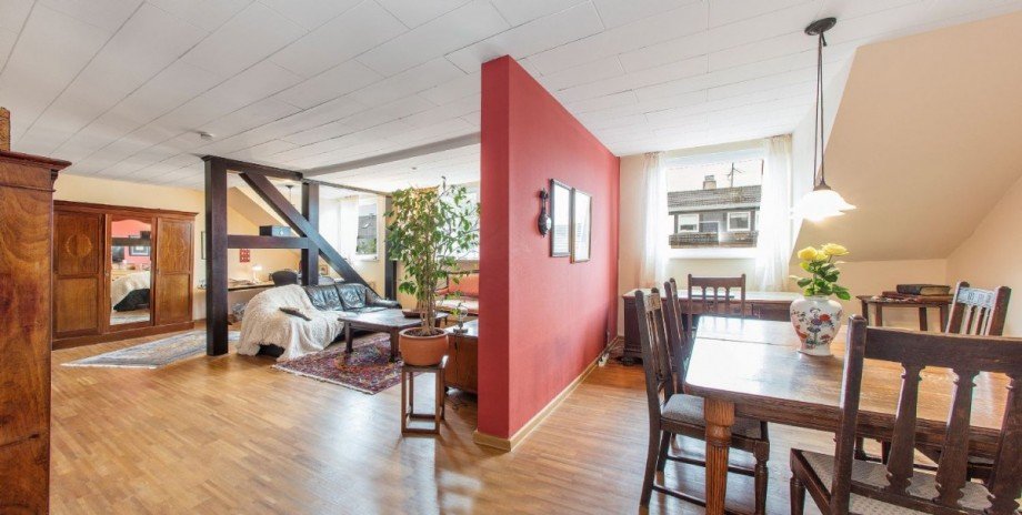 Wohn-/Esszimmer Dachgeschosswohnung D�sseldorf