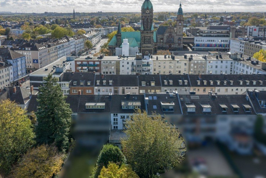 Rückseite und Blick zur Stadt Wohn- / Gesch�ftshaus Mönchengladbach