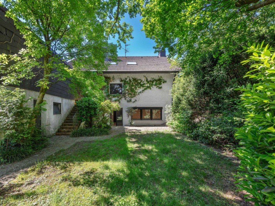 Blick zum Haus vom Garten Zweifamilienhaus Heiligenhaus