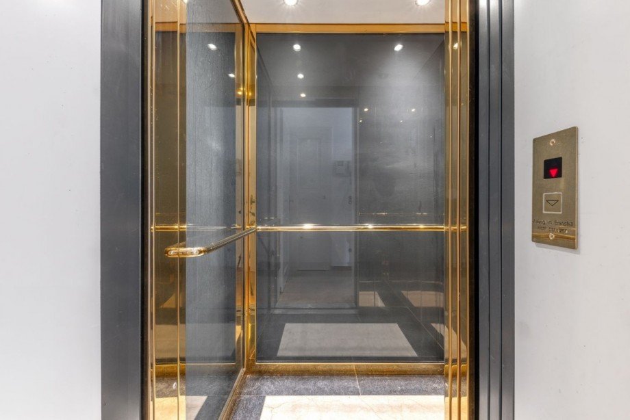 Aufzug direkt in die Wohnung Etagenwohnung Düsseldorf