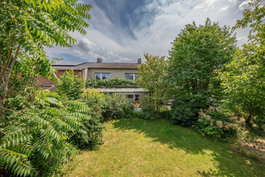 Garten mit Blick zur R�ckseite Einfamilienhaus Rommerskirchen