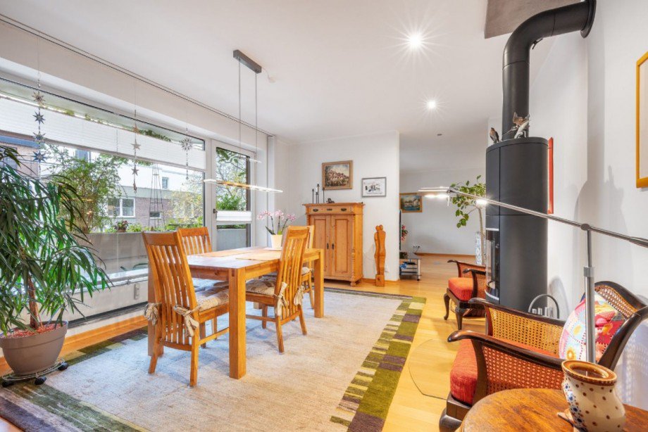 Esszimmer mit Kaminofen Etagenwohnung Ratingen