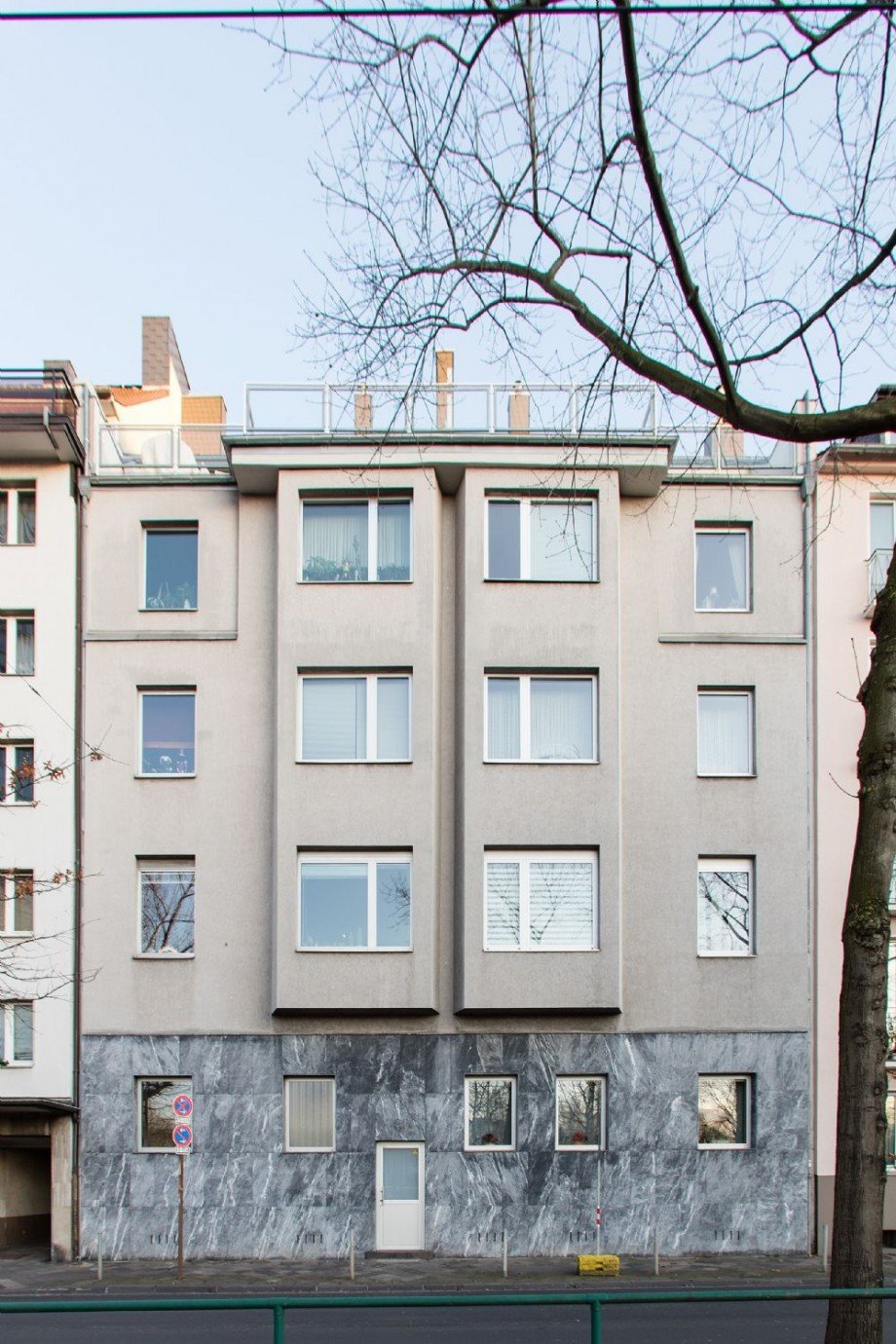 Hausfront Dachgeschosswohnung D�sseldorf