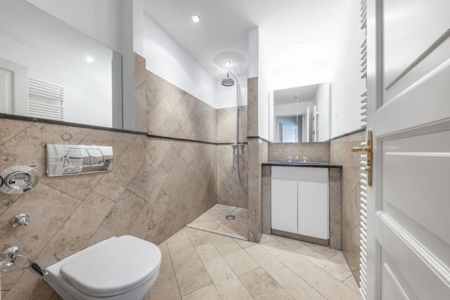 Duschbad im 5. OG Etagenwohnung Düsseldorf