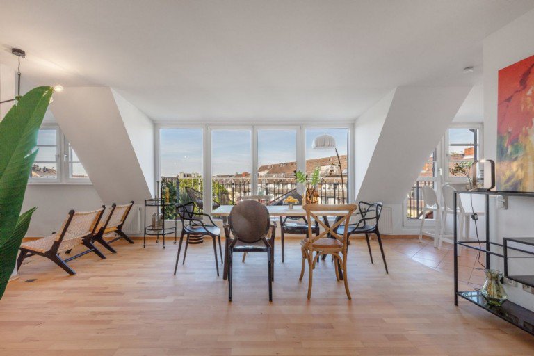 Wohn-/Esszimmer Düsseldorf - Derendorf Maisonettewohnung VERKAUFT: Wunderbar sonnige, top modernisierte Maisonettewohnung im Denkmal