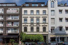 Hausfassade mit Nachbargeb�uden Sehr sch�ne und gro�z�gige Maisonette-Wohnung in Pempelfort