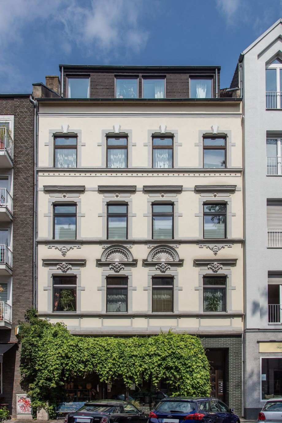 Hausfassade Dachgeschosswohnung D�sseldorf