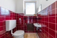 G�ste-WC VERKAUFT: 5-Zimmer-Haus mit zusätzlichem Atelier und großem, idyllischem Garten in Rommerskirchen-Hoeningen