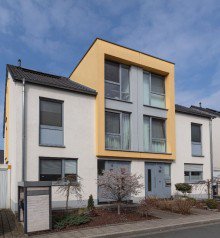 Hausfront VERKAUFT: DHH perfekt f�r Familien: Neubau, 165 m2, 5 Zi., 10 min zur Stadt und 10 min zum Unterbacher See