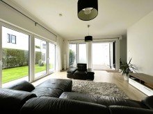 Wphnzimmer VERMIETET: Neuwertiges, freistehendes Energieeffezienzhaus in Neuss - perfekt für die Familie
