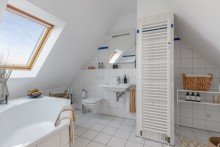 Wannenbad VERKAUFT: Wunderbar sonnige, top modernisierte Maisonettewohnung im Denkmal