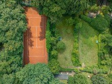 Blick von oben auf den Park u Tennisplatz 2-Zimmer Wohnung direkt am Grafenberger Wald auf Parkgrundstück