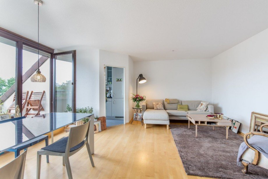 Wohn-/Esszimmer Maisonettewohnung D�sseldorf
