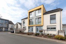 Hausfront VERKAUFT: DHH perfekt f�r Familien: Neubau, 165 m2, 5 Zi., 10 min zur Stadt und 10 min zum Unterbacher See