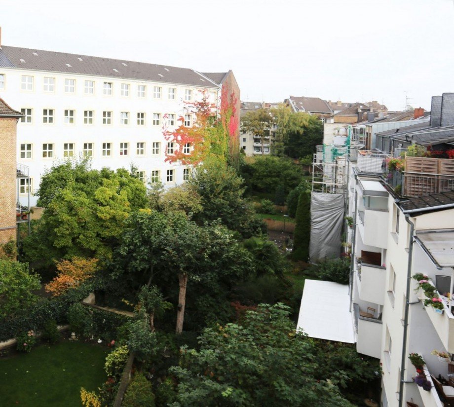 Ausblick v. Kueche Etagenwohnung Düsseldorf