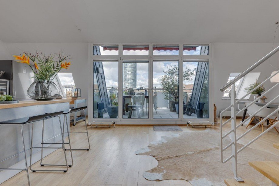 10.Wohn-/Essbereich und vorderer Balkon Maisonettewohnung Düsseldorf