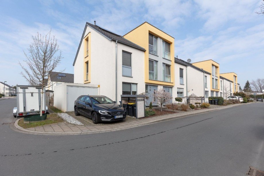 Hausfront Doppelhaush�lfte D�sseldorf