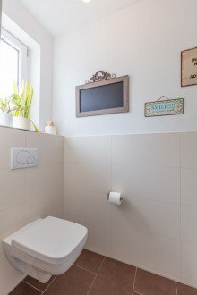 G�ste-WC VERKAUFT: DHH perfekt f�r Familien: Neubau, 165 m2, 5 Zi., 10 min zur Stadt und 10 min zum Unterbacher See
