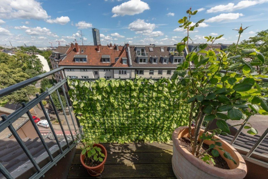 Frühstücksbalkon an der Küche Etagenwohnung Düsseldorf