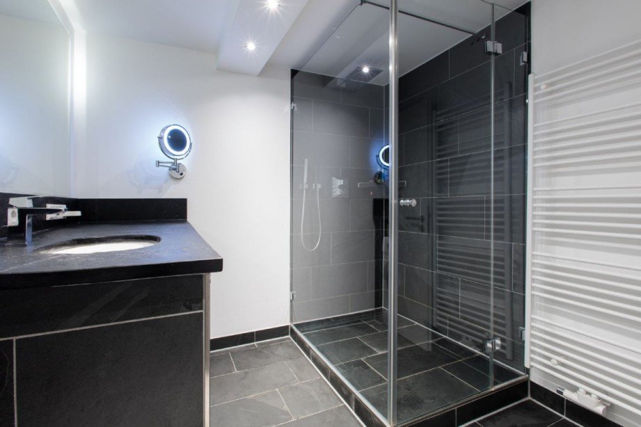 Bad Dachgeschosswohnung D�sseldorf