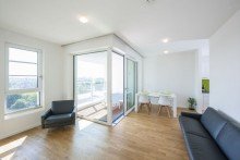 Wohnbereich VERMIETET: Pandion Le Grand: Traumhaft möbliert wohnen mit Concierge, Stellplatz, Gym, Sauna und Weitblick