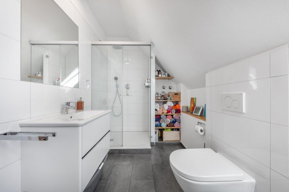 Duschbad im Giebel Dachgeschosswohnung Düsseldorf