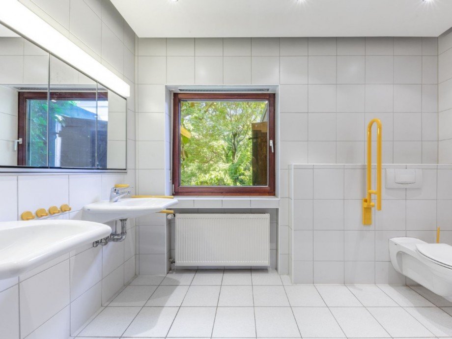 Duschbad Erdgeschoss Zweifamilienhaus Heiligenhaus