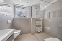 Duschbad VERKAUFT: 5-Zimmer-Haus mit zusätzlichem Atelier und großem, idyllischem Garten in Rommerskirchen-Hoeningen