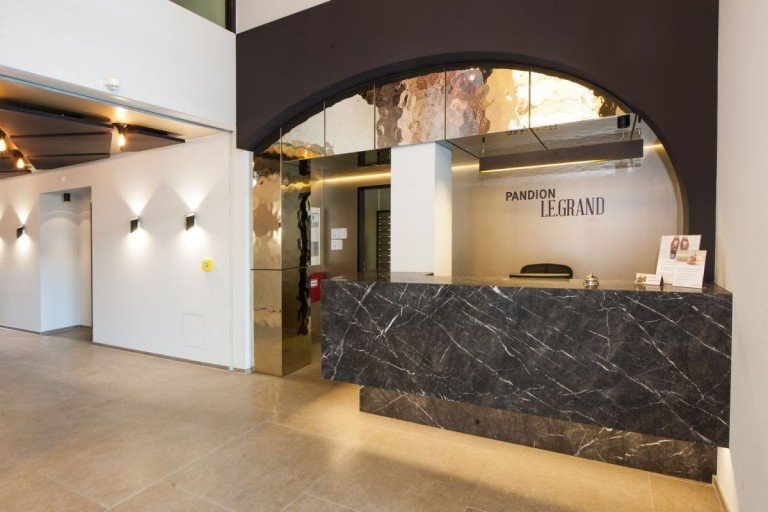 Concierge Düsseldorf Etagenwohnung Pandion Le Grand: Traumhaft möbliert wohnen mit Concierge, Stellplatz, Gym, Sauna und Weitblick