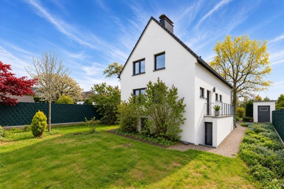 mögl Rückansicht nach Modernisierung Einfamilienhaus Meerbusch