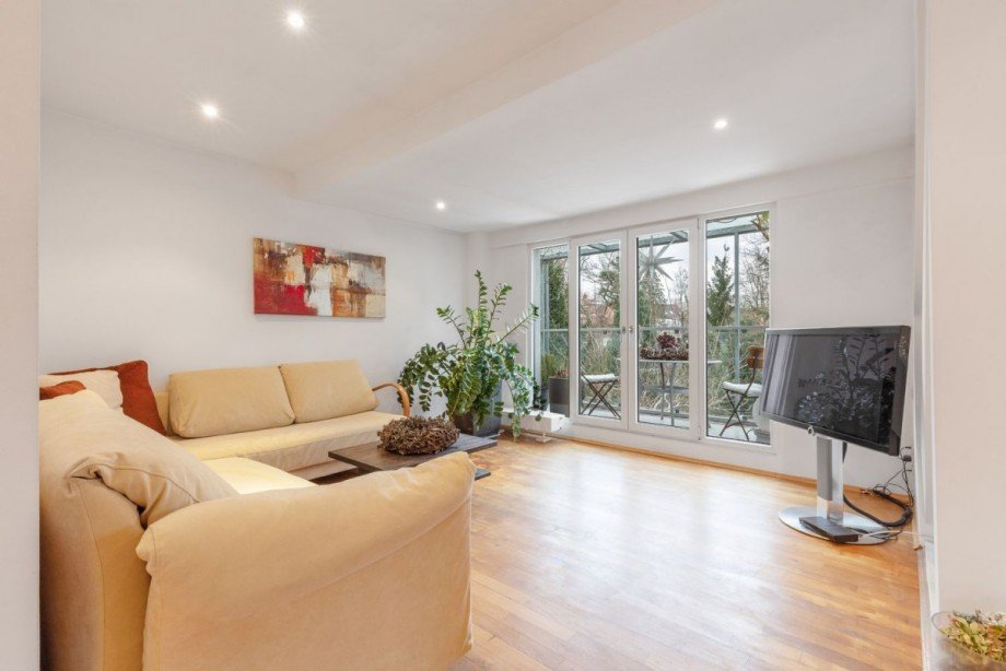 Wohnbereich mit Zugang Balkon Maisonettewohnung D�sseldorf
