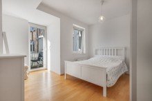 Schlafzimmer mit Balkon VERKAUFT: Schicke, modernisierte 2-Zimmer Wohnung im Denkmal, zentral und in Hochschuln�he