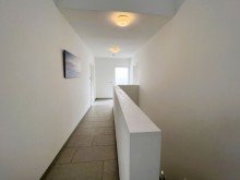 Diele im Obergeschoss VERMIETET: Neuwertiges, freistehendes Energieeffezienzhaus in Neuss - perfekt für die Familie