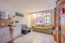 Wohnzimmer VERKAUFT: Wohnung in historischem Gebäude der Kölner Altstadt, direkte Nähe zum Rheinufer