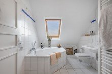 Wannenbad VERKAUFT: Wunderbar sonnige, top modernisierte Maisonettewohnung im Denkmal