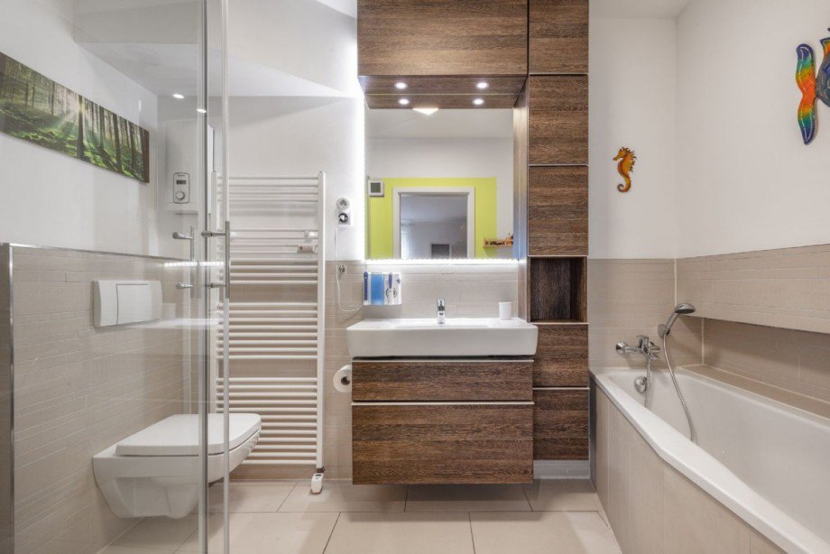 Bad mit Wanne und Dusche Etagenwohnung Ratingen
