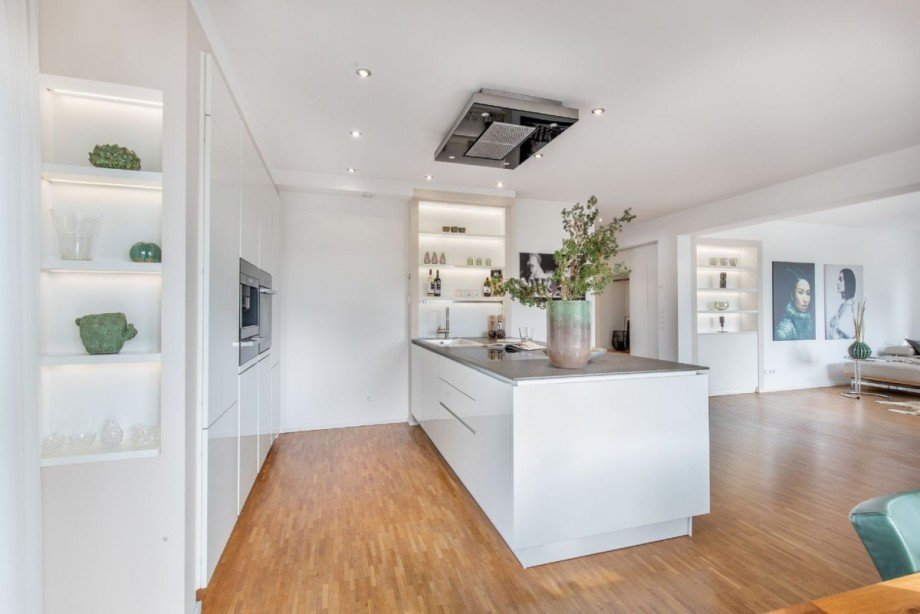 Wohn-/Essbereich mit offener K�che Etagenwohnung D�sseldorf