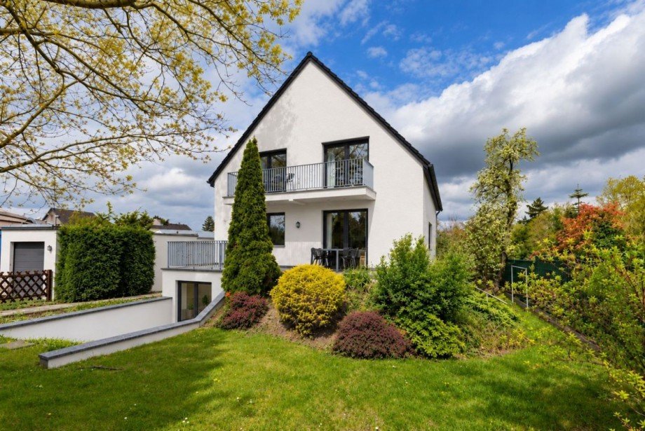 mögl Vorderansicht nach Modernisierung Einfamilienhaus Meerbusch